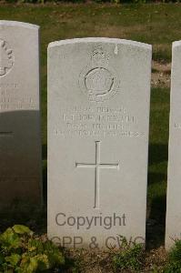 Tincourt New British Cemetery - Thorndike, Roland