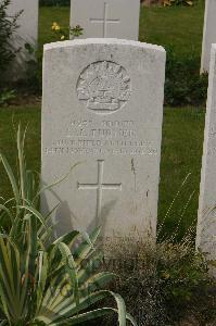 Tincourt New British Cemetery - Turner, Lawrence James