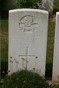 Tincourt New British Cemetery - Tyler, G H