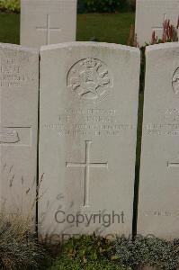 Tincourt New British Cemetery - Vaughan, T P