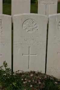 Tincourt New British Cemetery - Wall, L