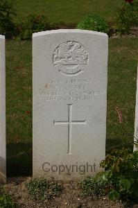 Tincourt New British Cemetery - Warr, F F