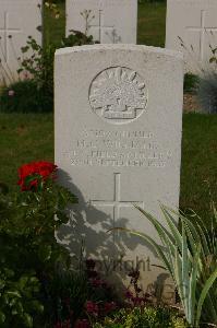Tincourt New British Cemetery - Williams, M C