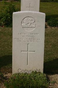 Tincourt New British Cemetery - Wood, M