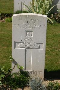 Tincourt New British Cemetery - Wood, R