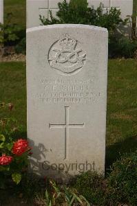 Tincourt New British Cemetery - Wright, C E