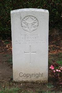 Forges-Les-Eaux Communal Cemetery - Grant, James John