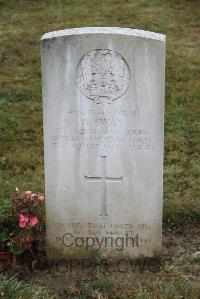 Forges-Les-Eaux Communal Cemetery - Swan, Robert