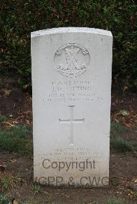 Forges-Les-Eaux Communal Cemetery - Utting, Joseph William