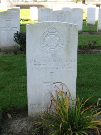Le Touret Military Cemetery Richebourg-L'avoue - Reacher, Stanley William