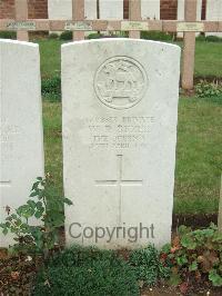 Hangard Wood British Cemetery - Bezer, W P