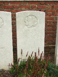 Hangard Wood British Cemetery - Denbow, J C