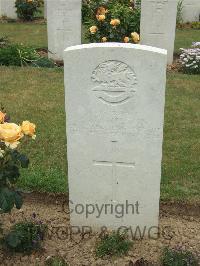 Auchonvillers Military Cemetery - Appleton, Leonard George