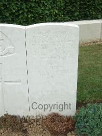 Auchonvillers Military Cemetery - Cander, Robert