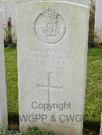 Bagneux British Cemetery Gezaincourt - Adams, Gordon
