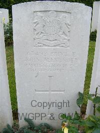 Bagneux British Cemetery Gezaincourt - Alexander, John
