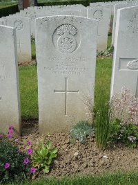 Bagneux British Cemetery Gezaincourt - Allen, J