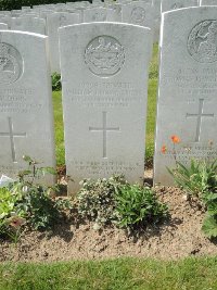 Bagneux British Cemetery Gezaincourt - Amess, William George
