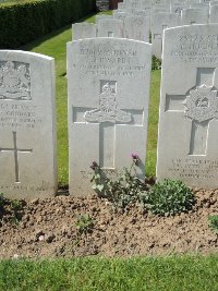 Bagneux British Cemetery Gezaincourt - Edwards, Frederick