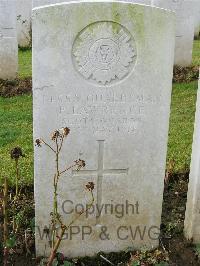 Bagneux British Cemetery Gezaincourt - Lawrence, P