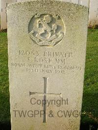 Bagneux British Cemetery Gezaincourt - Rose, S