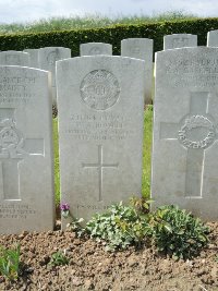 Bagneux British Cemetery Gezaincourt - Rowell, W A