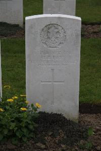 Nine Elms British Cemetery - Fox, T E