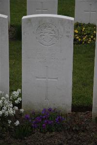 Nine Elms British Cemetery - Giles, Robert