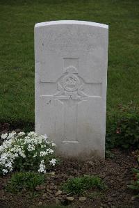 Nine Elms British Cemetery - Howard, R