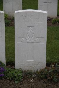 Nine Elms British Cemetery - Howard, W