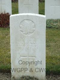 Nine Elms British Cemetery - Le-Roy, O E