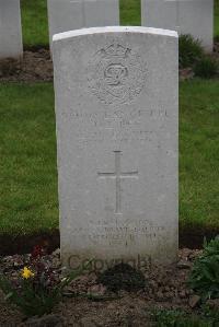 Nine Elms British Cemetery - Lee, H L