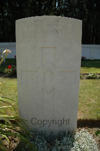 Hyde Park Corner (Royal Berks) Cemetery - Banks, J