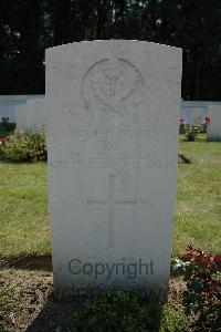 Hyde Park Corner (Royal Berks) Cemetery - Brown, T