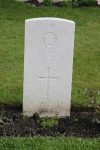 Hyde Park Corner (Royal Berks) Cemetery - Church, F P M