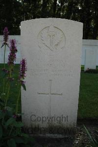 Hyde Park Corner (Royal Berks) Cemetery - Dobson, F
