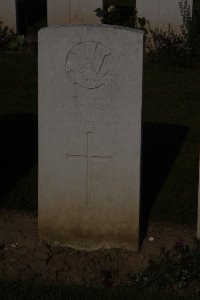 St. Souplet British Cemetery - MacKlin, G