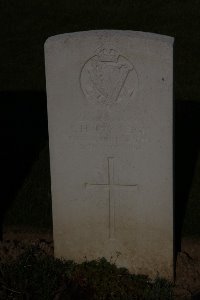 St. Souplet British Cemetery - McVeigh, S H