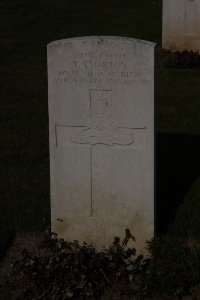 St. Souplet British Cemetery - Oxton, Tom Lunt