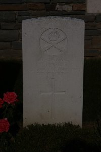St. Souplet British Cemetery - Perrett, T