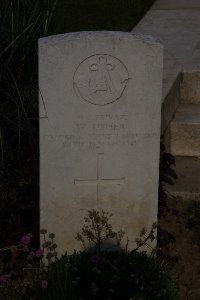 St. Souplet British Cemetery - Usher, W