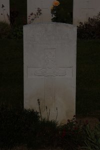 St. Souplet British Cemetery - Washington, James
