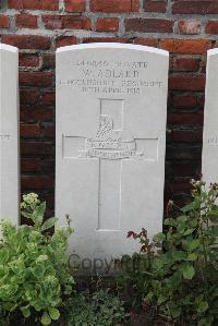 Le Cateau Military Cemetery - Adlard, W