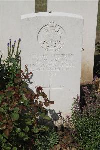 Le Cateau Military Cemetery - Aplin, H W
