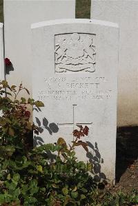 Le Cateau Military Cemetery - Beckett, Ernest Squire