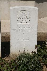 Le Cateau Military Cemetery - Bedford, F