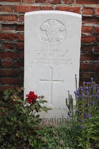 Le Cateau Military Cemetery - Blake, F W