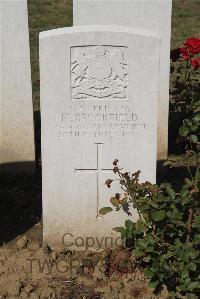 Le Cateau Military Cemetery - Brookfield, H