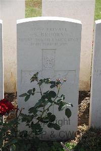 Le Cateau Military Cemetery - Brooks, S