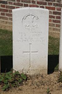 Le Cateau Military Cemetery - Brown, J F